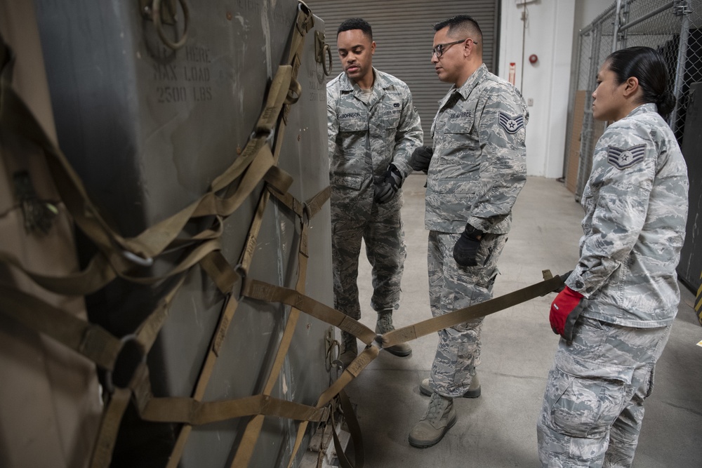 Airmen learn pallet build-up procedures