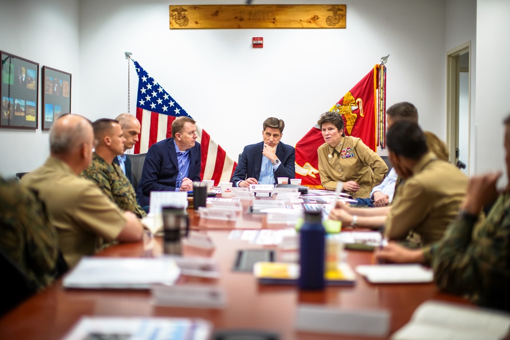 Lt. Gen. Loretta E. Reynolds Visits I MIG Headquarters