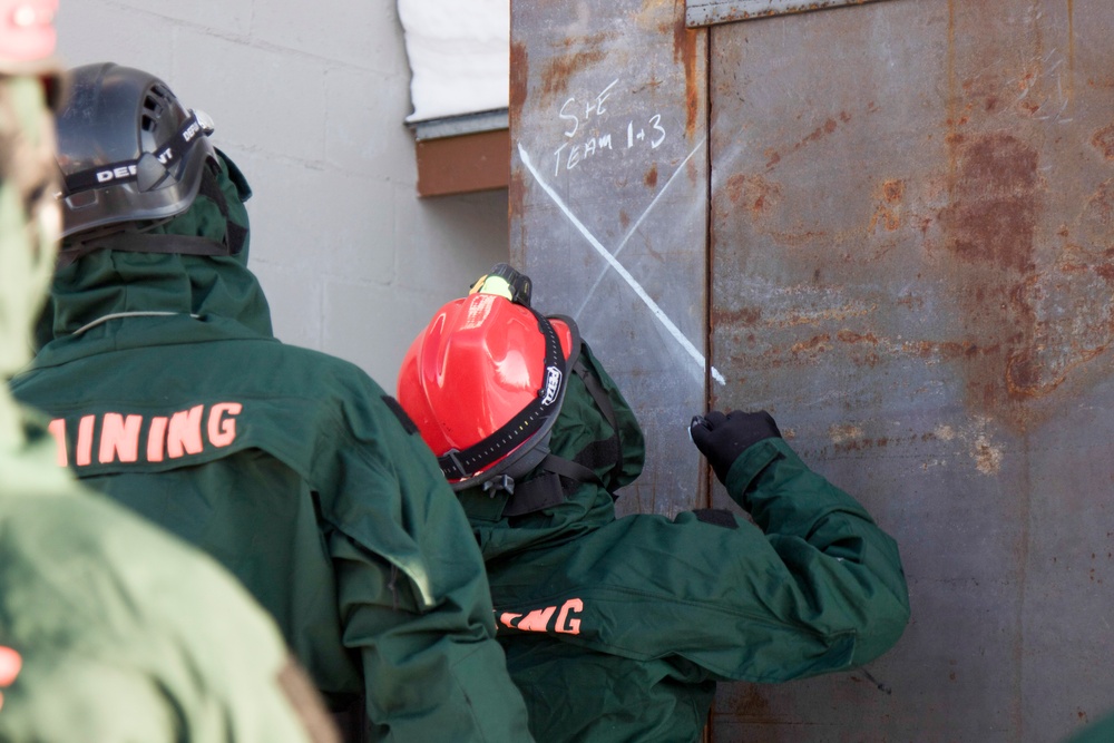 Search and extraction teams practice decontamination procedures in Arctic Eagle 2020