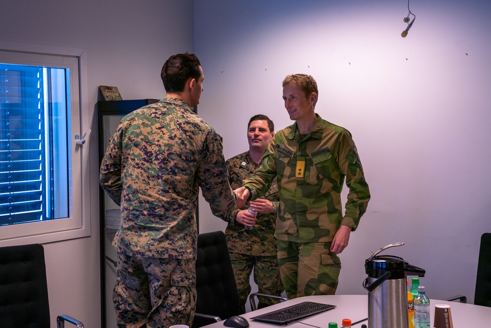 Forsvarssjefen visits 2nd Force Recon