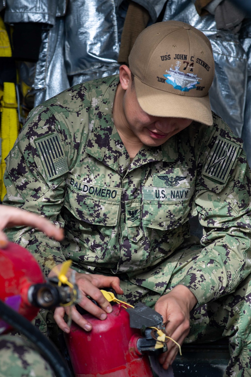 U.S. Sailors maintaine firebottle.