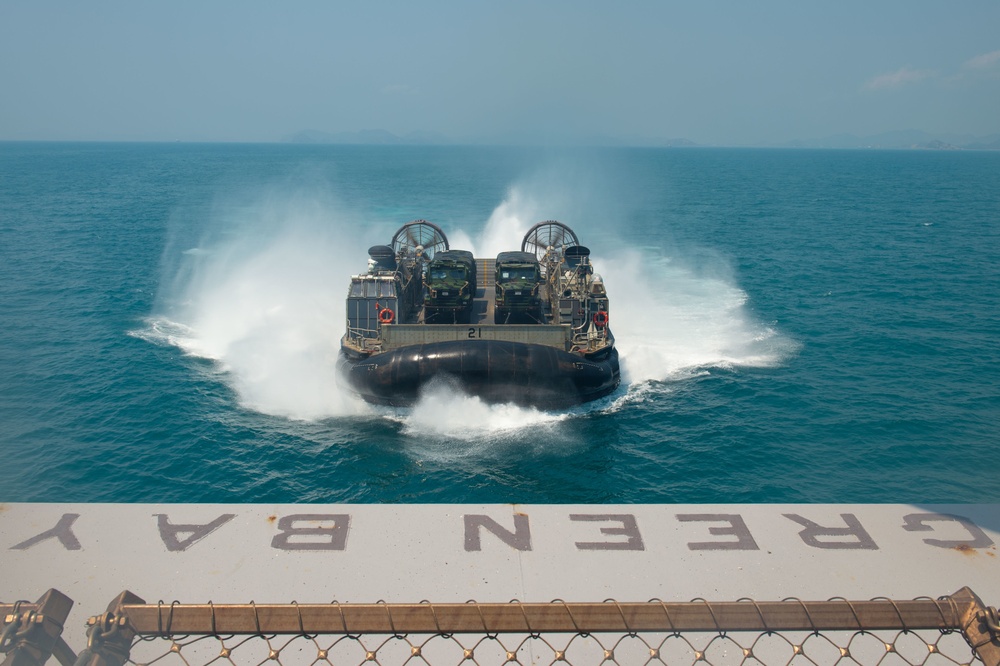 USS Green Bay LCAC operations, March 10, 2020