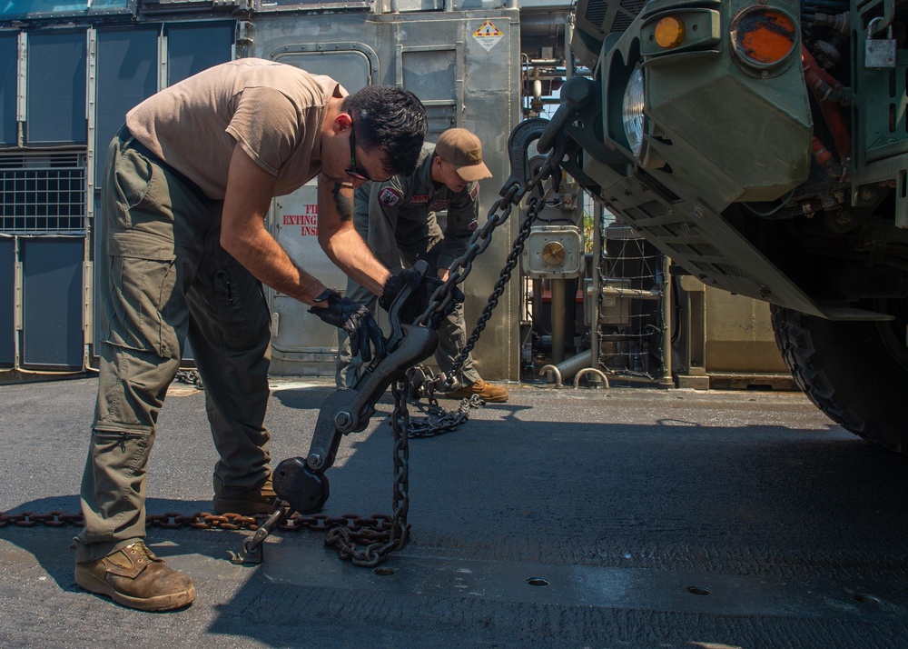 USS Green Bay LCAC operations, March 10, 2020