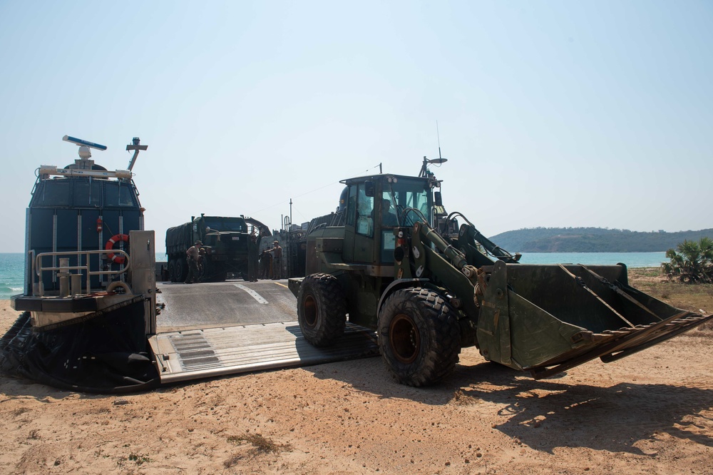 USS Green Bay LCAC operations, March 10, 2020