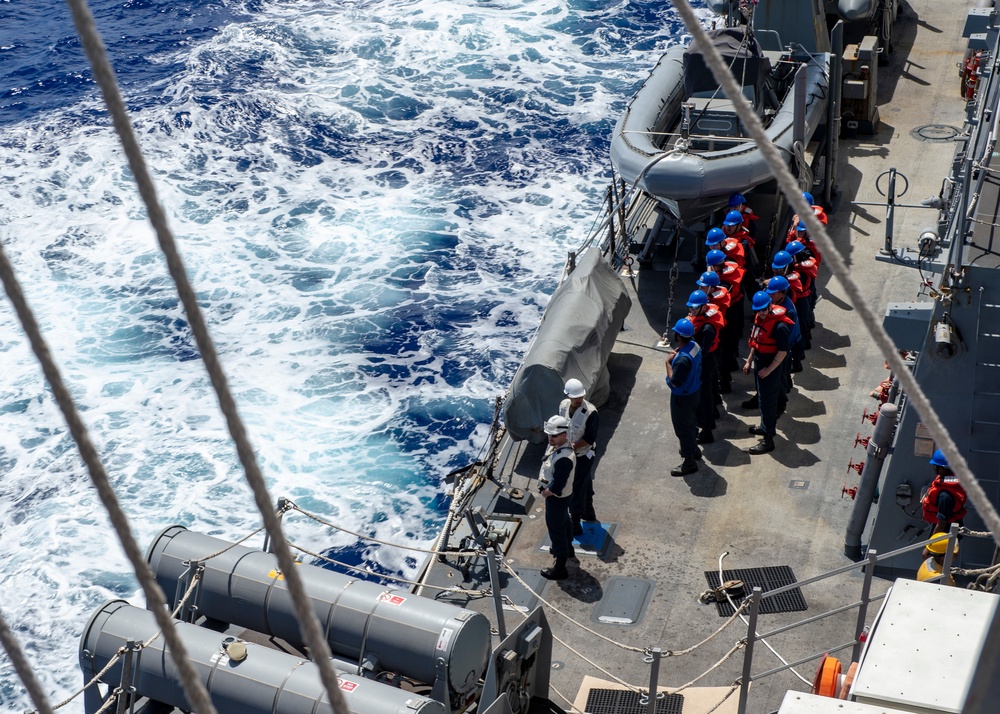 USS Mustin Conducts Replinishment-at-Sea