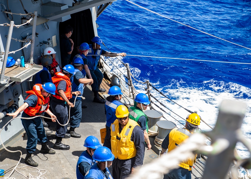 USS Mustin Conducts Replinishment-at-Sea