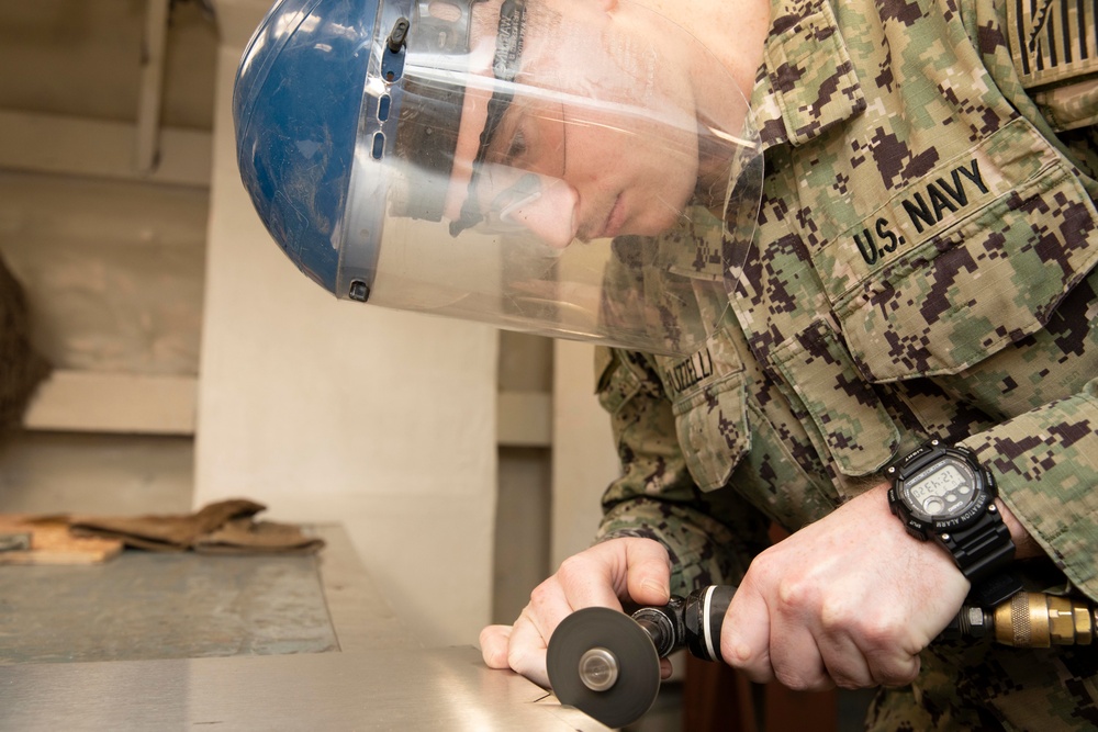 USS Emory S. Land Helps Repair Ships in Sasebo