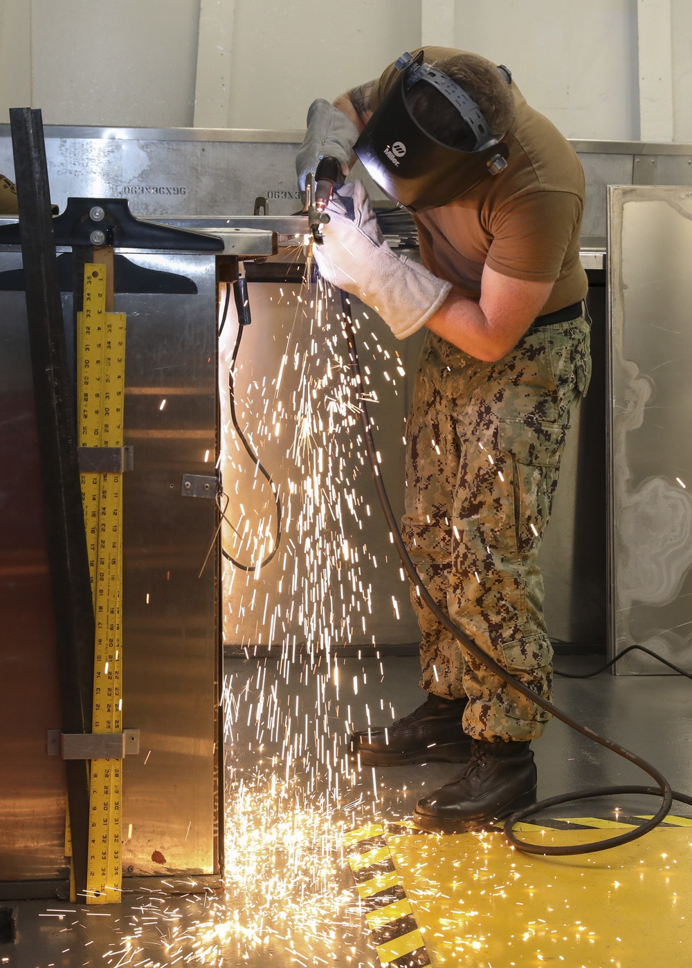 USS Emory S. Land Helps Repair Ships in Sasebo