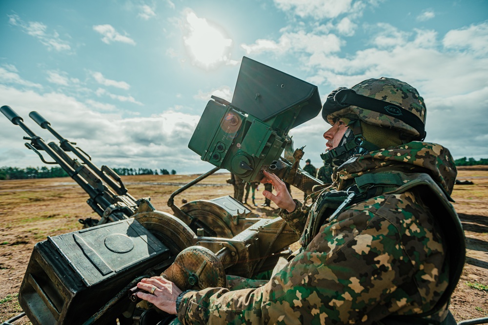 Polish and Romanian Soldiers accomplish eFP training tasks