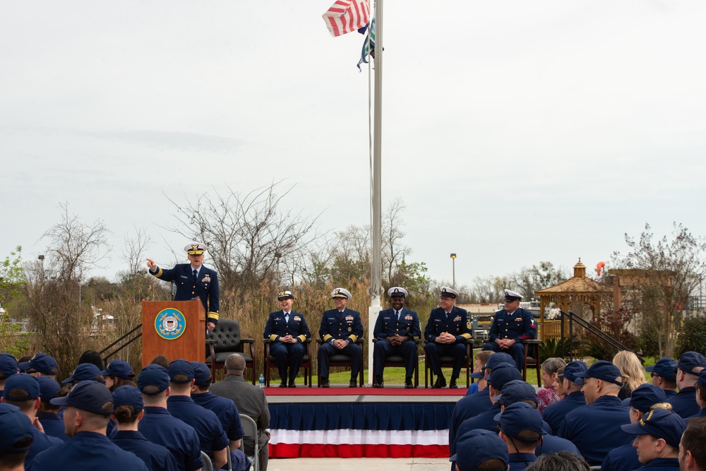 Coast Guard awards Silver Lifesaving Medal in Mobile, Alabama