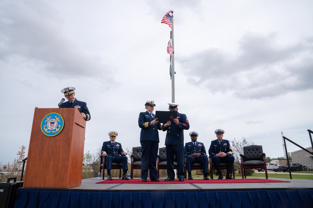 Coast Guard awards Silver Lifesaving Medal in Mobile, Alabama