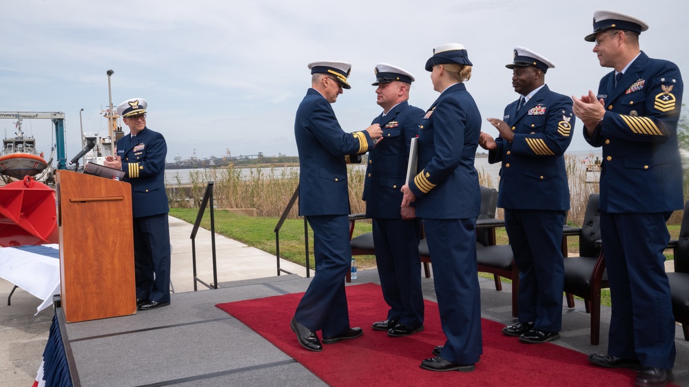 Coast Guard awards Silver Lifesaving Medal in Mobile, Alabama