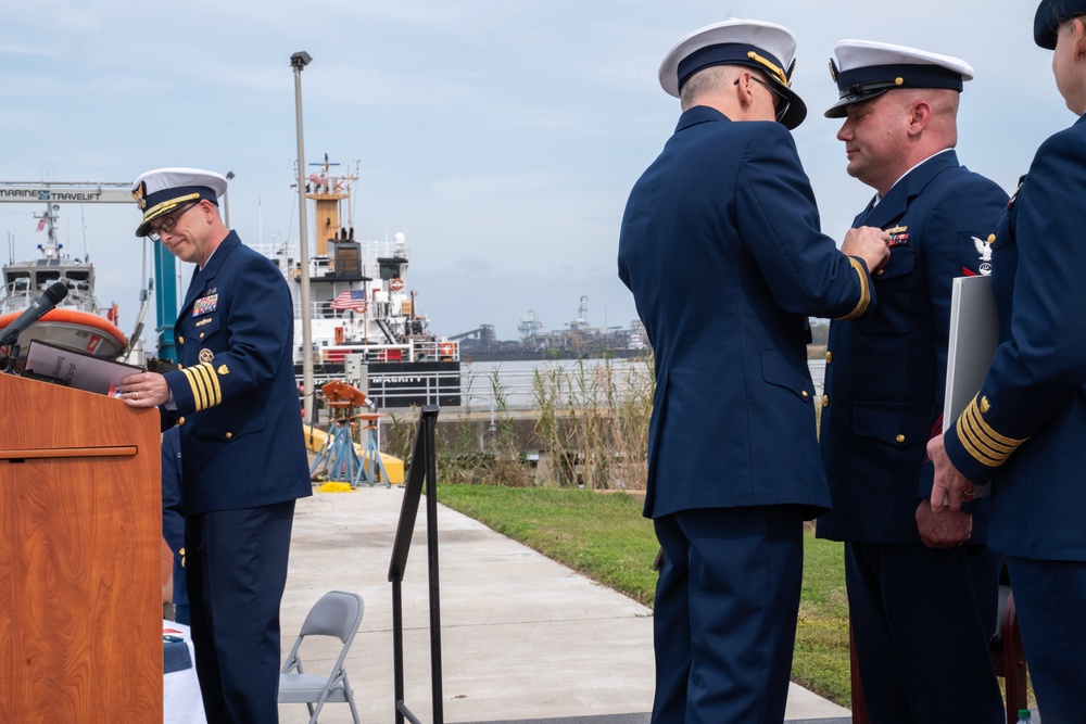 Coast Guard awards Silver Lifesaving Medal in Mobile, Alabama