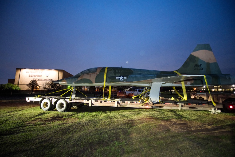 Static display on the move to new location