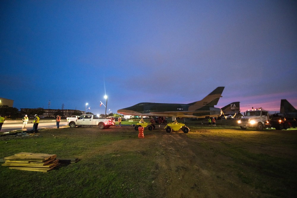 Static display on the move to new location