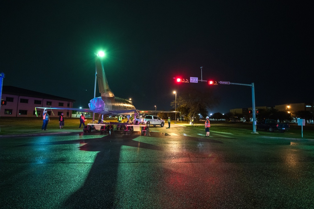 Static display on the move to new location