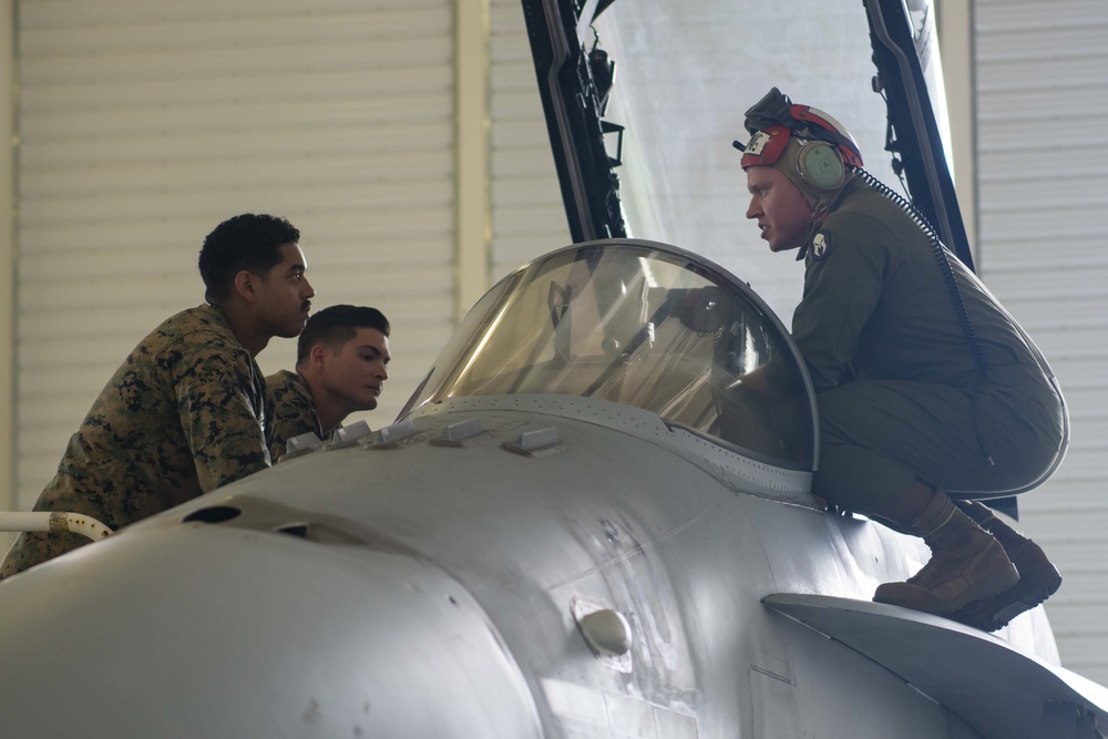 U.S. Marines give class on F/A-18D Hornet