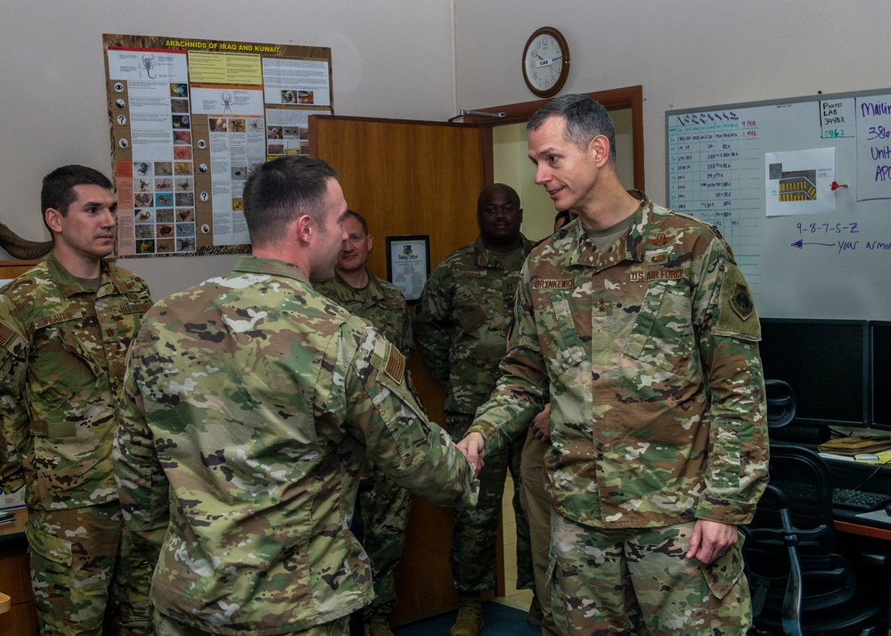 Maj. Gen. Alexus Grynkewich visits the 386th Air Expeditionary Wing