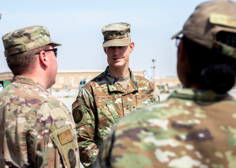 Maj. Gen. Alexus Grynkewich visits the 386th Air Expeditionary Wing