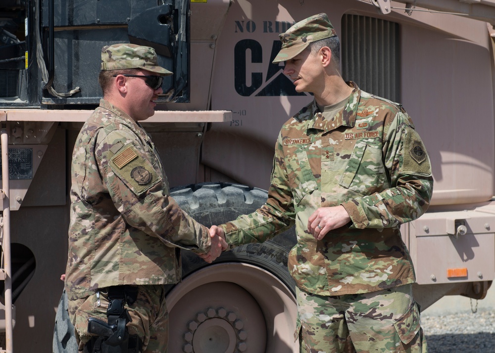 Maj. Gen. Alexus Grynkewich visits the 386th Air Expeditionary Wing