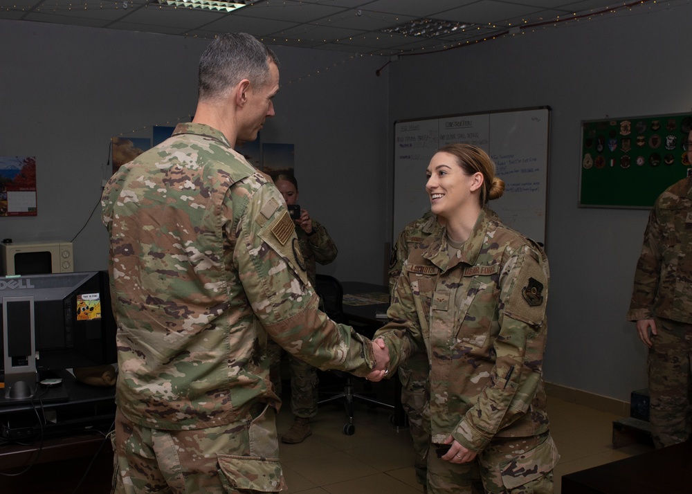 Maj. Gen. Alexus Grynkewich visits the 386th Air Expeditionary Wing