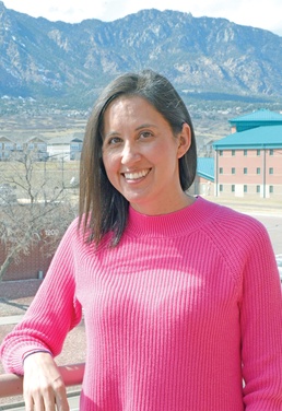 Fort Carson mom earns top spouse award