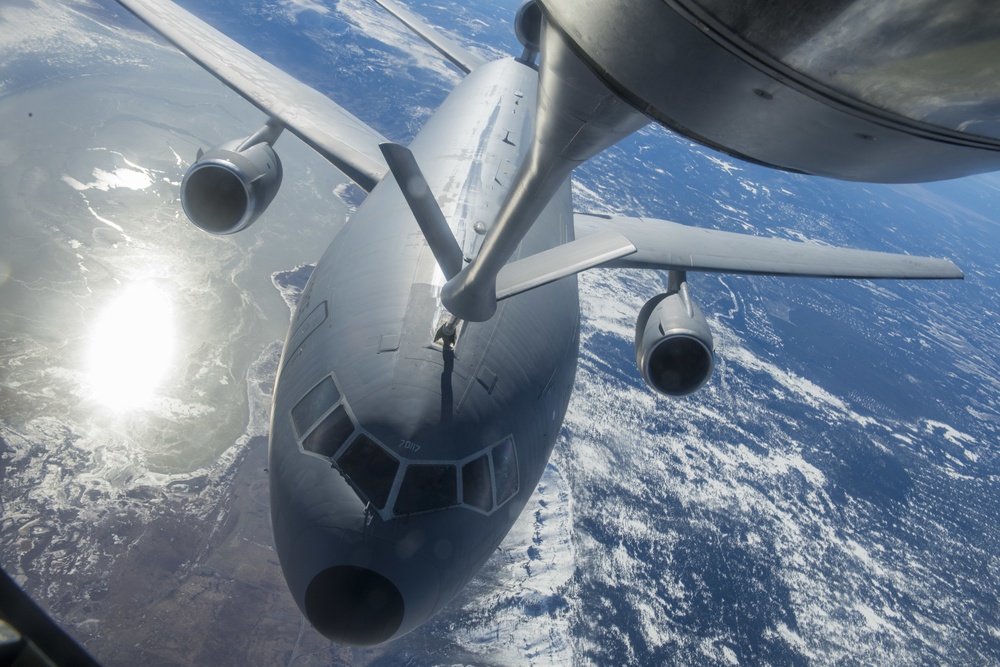 KC-135 Stratotanker contact with KC-10 Extender