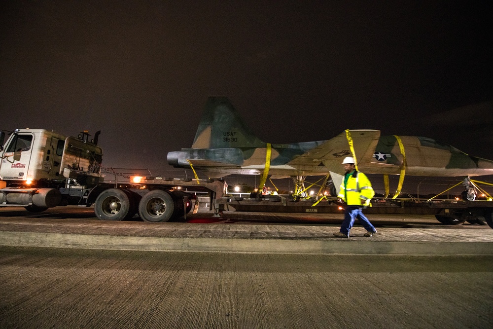 Static display on the move to new location