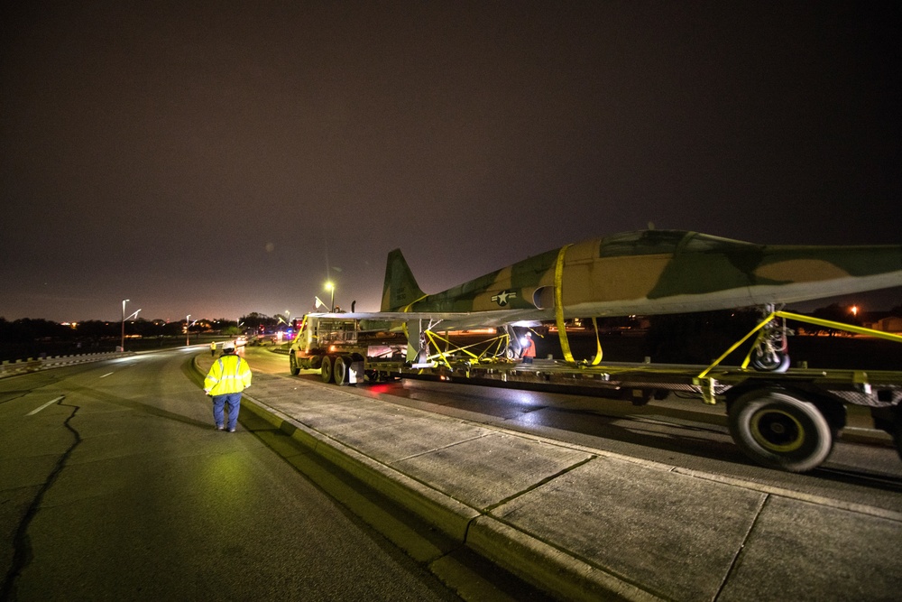 Static display on the move to new location