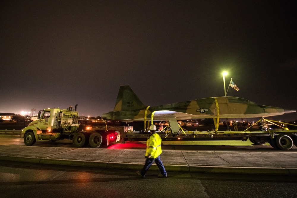 Static display on the move to new location