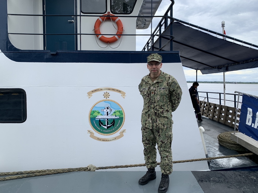 NAMRU-6 Microbiologist Embarks with Peruvian Navy Vessel along the Amazon River