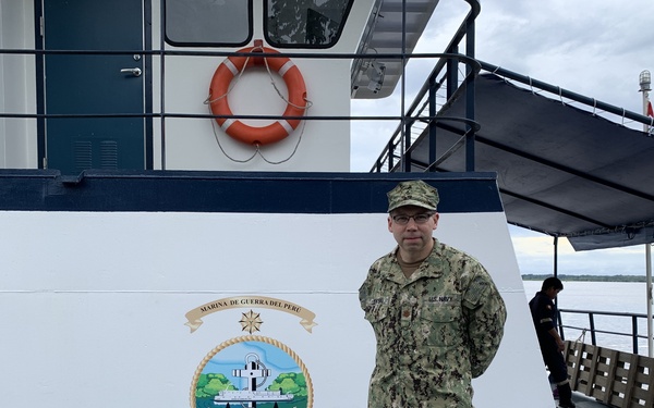 NAMRU-6 Microbiologist Embarks with Peruvian Navy Vessel along the Amazon River