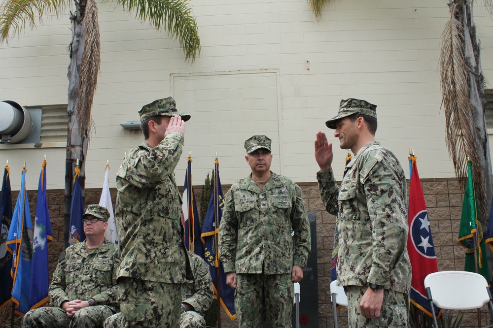 EOD Mobile Unit Eleven Conducts Change of Command