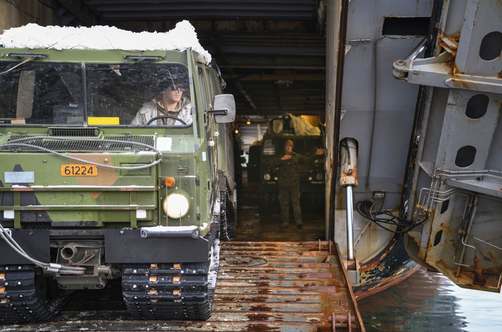 MRF-E loads tactical vehicles for maritime operations