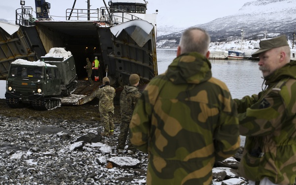 MRF-E loads tactical vehicles for maritime operations