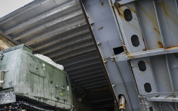 MRF-E loads tactical vehicles for maritime operations