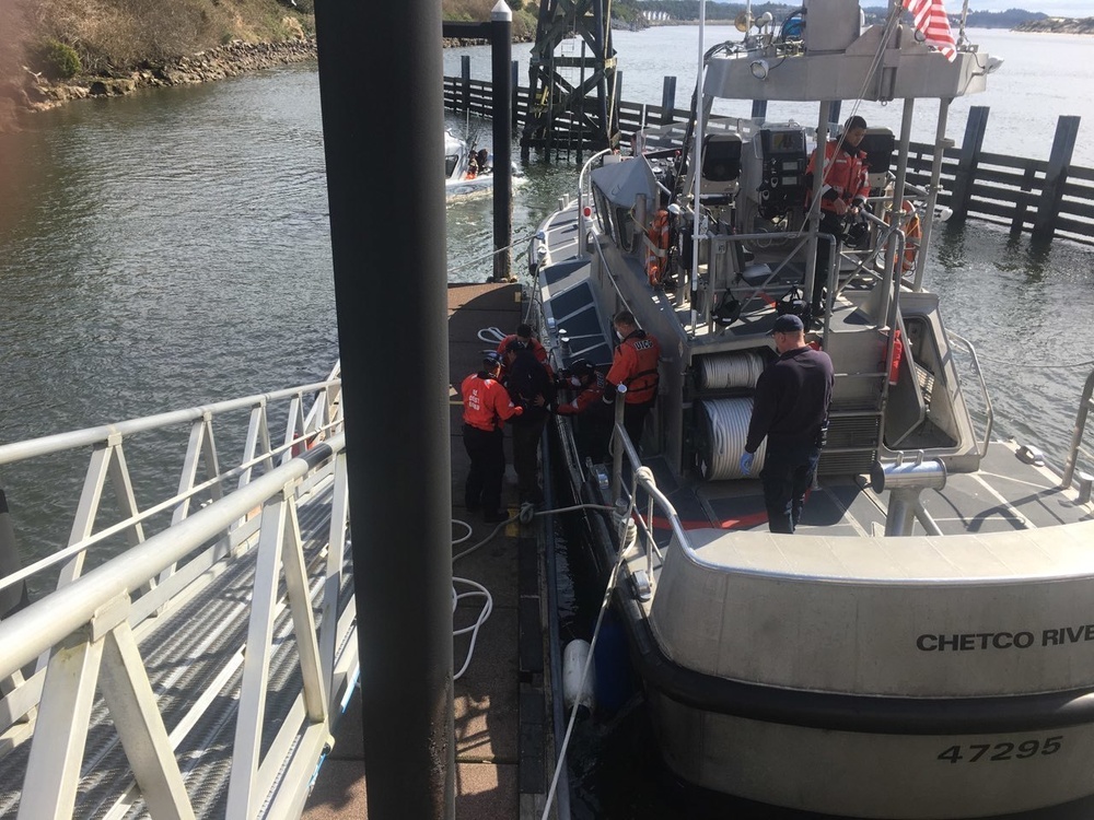 Coast Guard Station Siuslaw River boatcrew medevacs man off boat