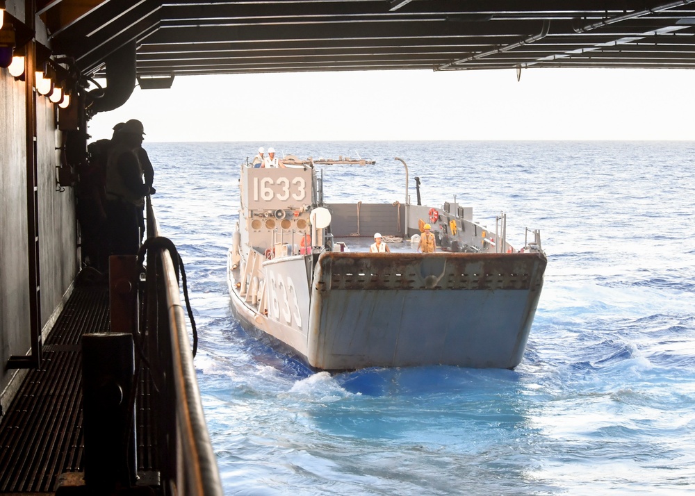 USS Germantown (LSD 42) LCU Ops.