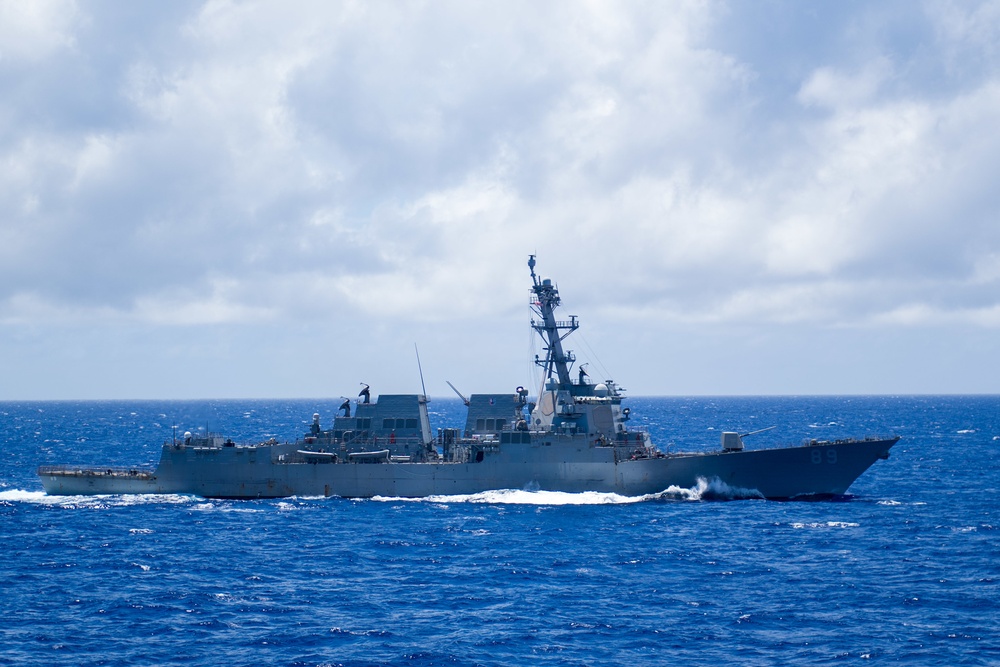 USS Mustin Transits Philippine Sea