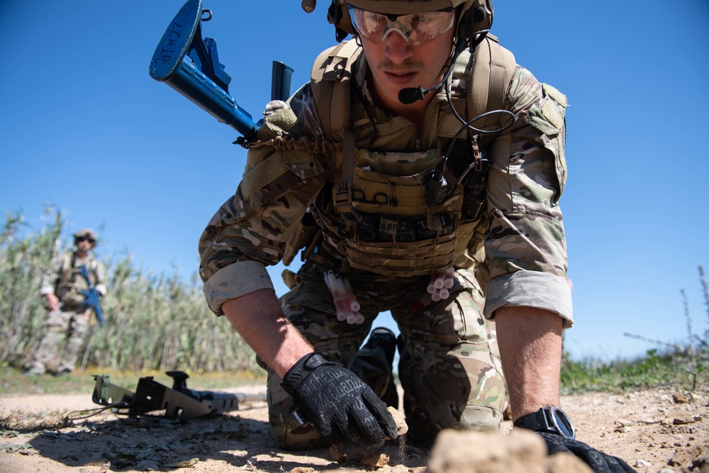 EOD techs conduct surface response training
