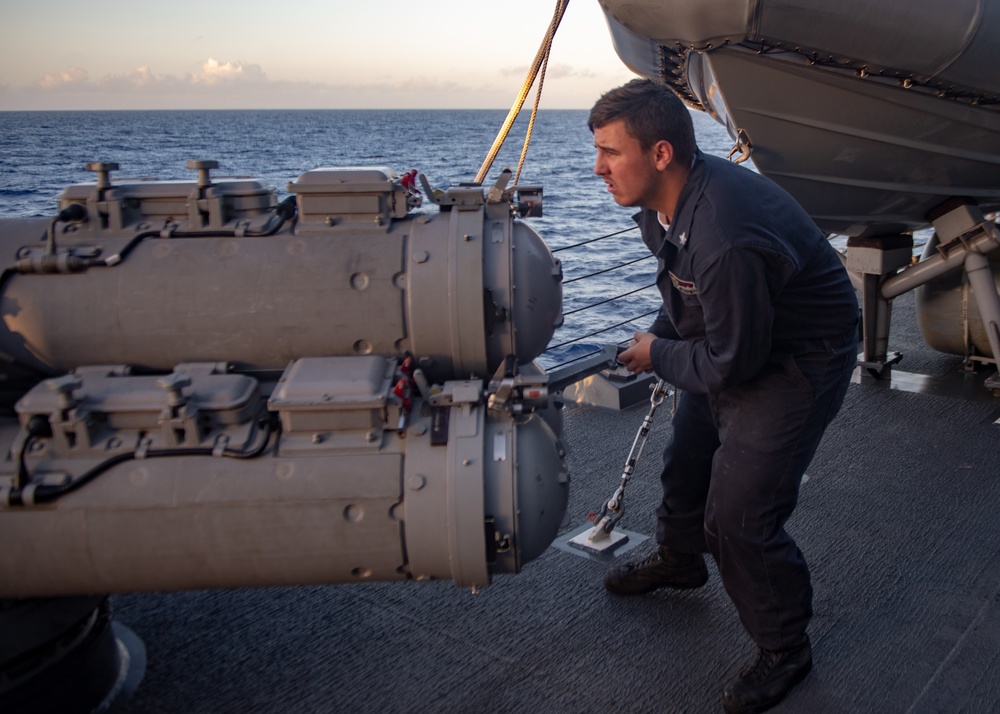 USS Mustin Conducts Anti-Submarine Exercise