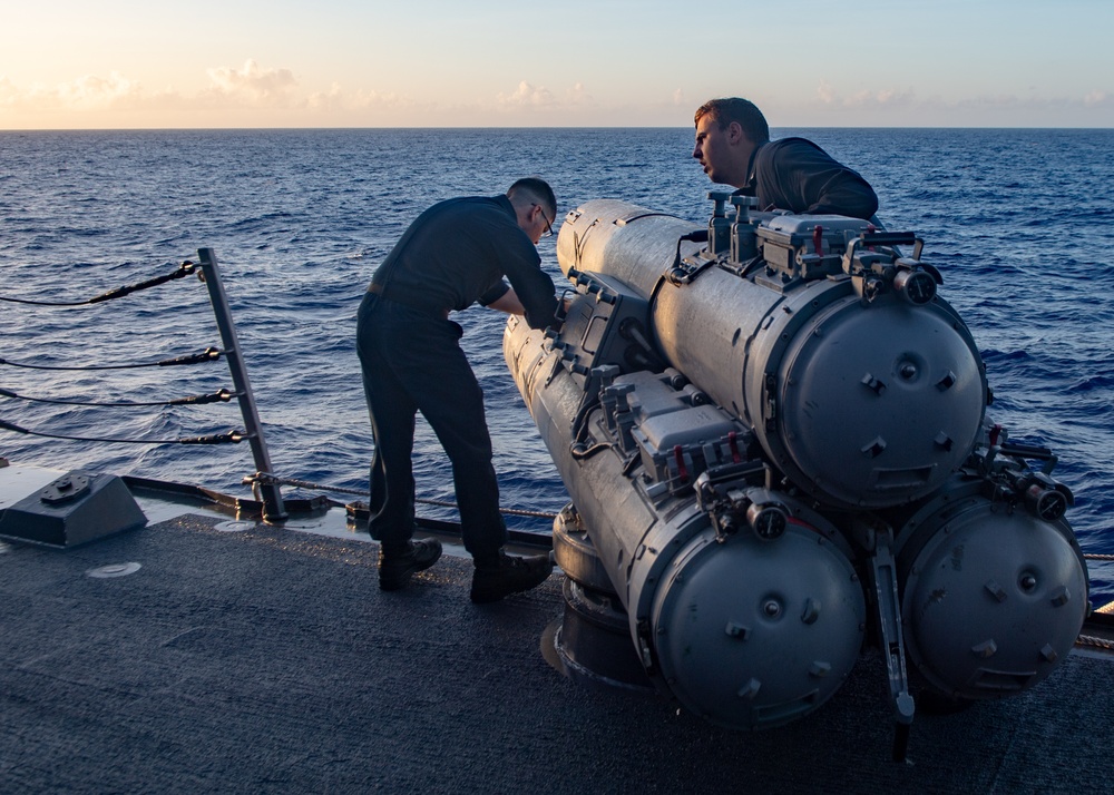 USS Mustin Conducts Anti-Submarine Exercise