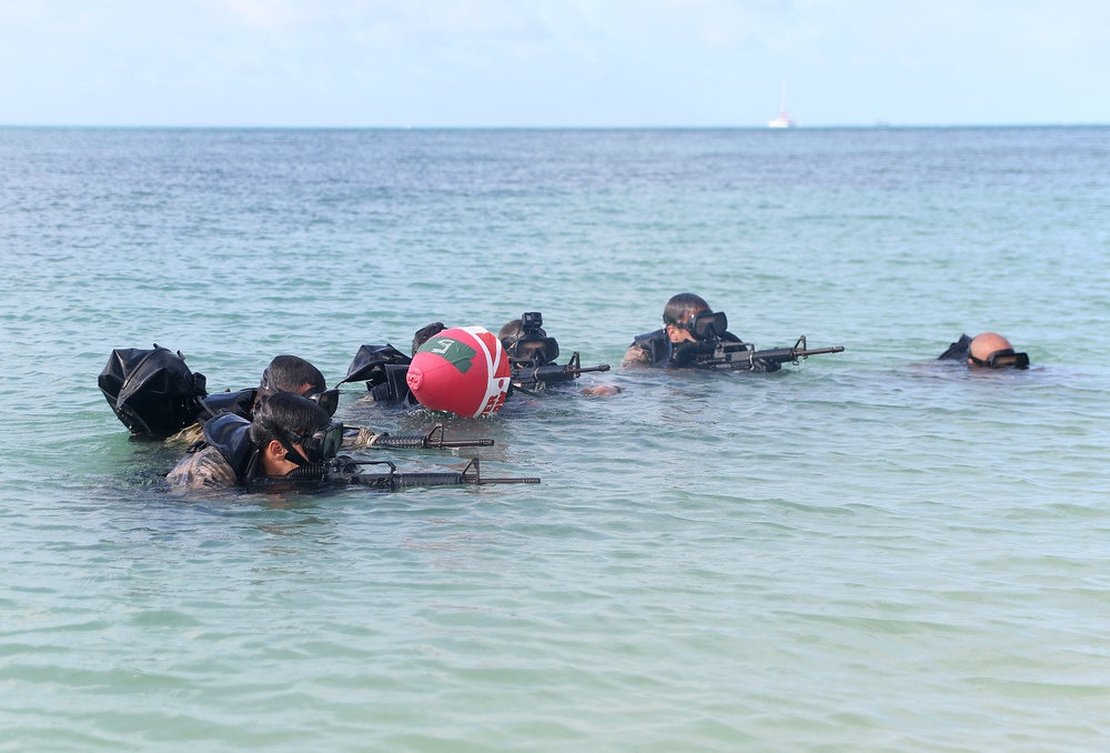 USAJFKSWCS Students Train at Combat Dive School