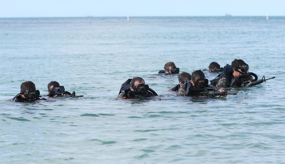 USAJFKSWCS Students Train at Combat Dive School