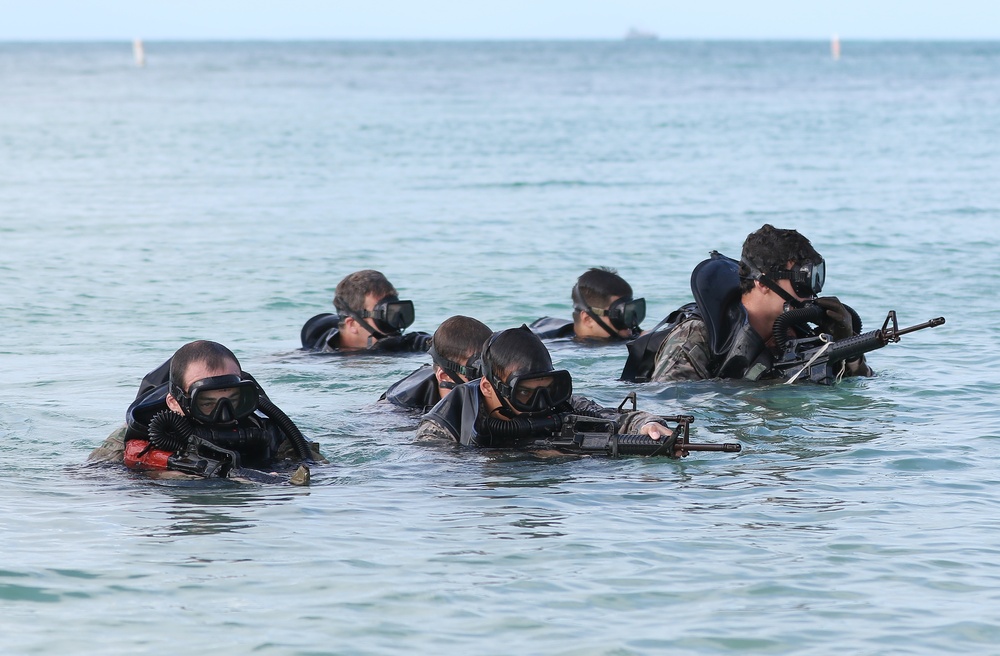 USAJFKSWCS Students Train at Combat Dive School