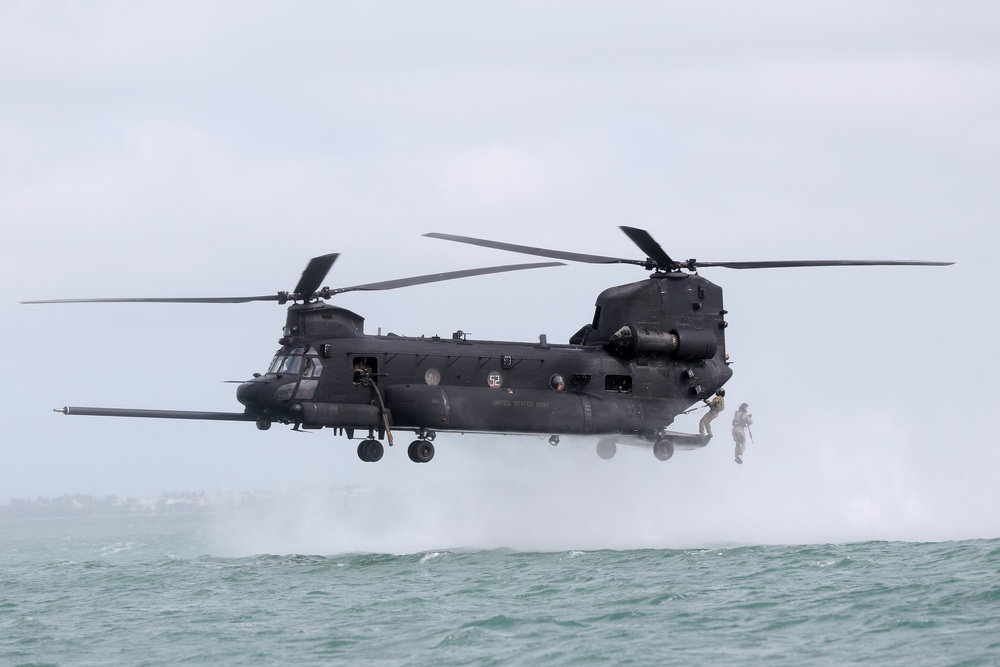 USAJFKSWCS Students Train at Combat Dive School