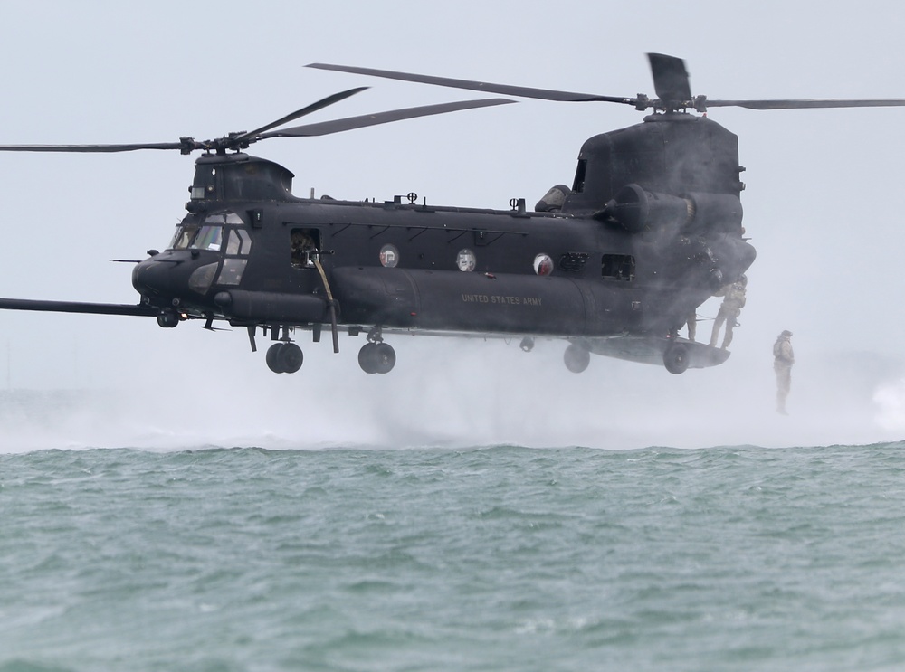 USAJFKSWCS Students Train at Combat Dive School