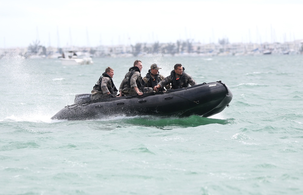 USAJFKSWCS Students Train at Combat Dive School