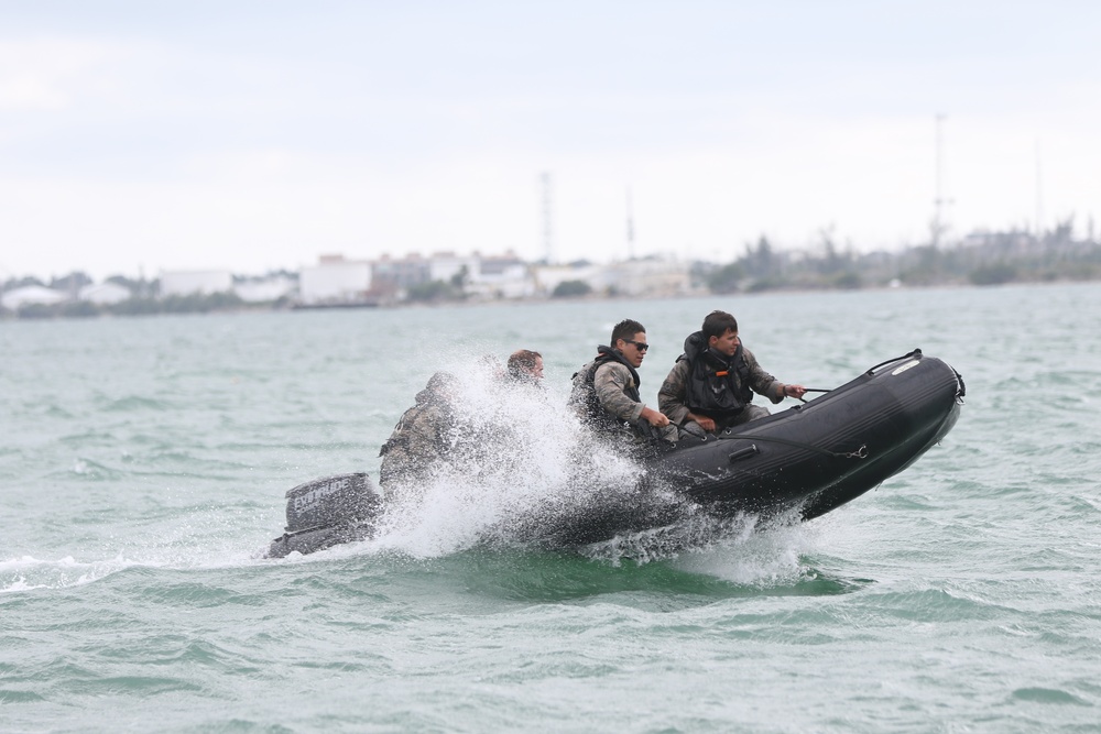 USAJFKSWCS Students Train at Combat Dive School