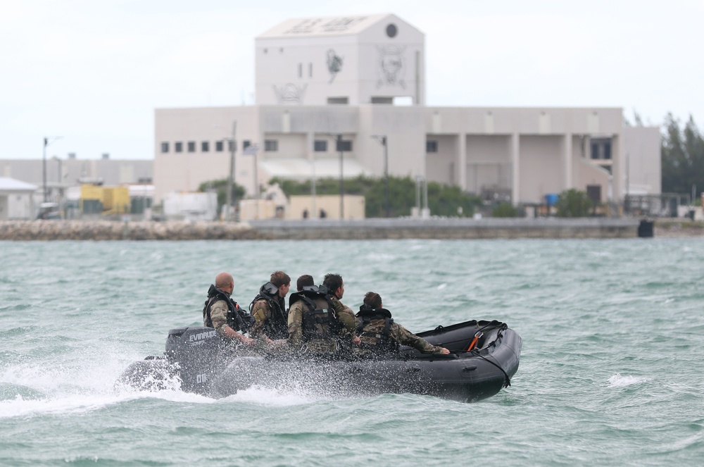 USAJFKSWCS Students Train at Combat Dive School